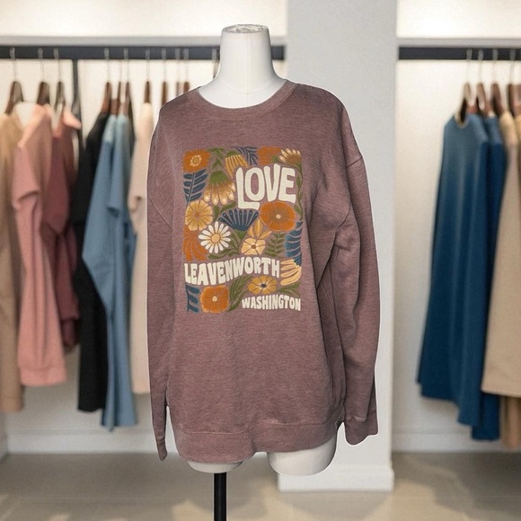 TECH STYLES - Love Leavenworth Washington Sz Large Crew neck sweatshirt NWT - Picture 1 of 6